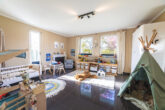 Stilvolles Anwesen mit Spa, Bar und traumhaftem Garten! - 1 Kinderzimmer