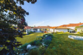 Stilvolles Anwesen mit Spa, Bar und traumhaftem Garten! - Blick zum Anwesen