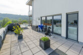 Luxuriöse Maisonette-Wohnung über den Dächern von Herdecke! - Seitliche Terrasse