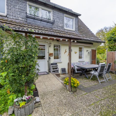 Familienidylle in Wuppertal: Freistehend, modernisiert & mit eigenem Gartenparadies, 42281 Wuppertal / Hatzfeld, Mehrfamilienhaus