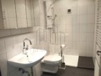 Stilvoll sanierte 2-Zimmer-Wohnung mit Garten in ruhiger Lage - Badezimmer