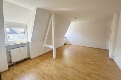 Charmante 3,5-Zimmer-Dachgeschosswohnung mit viel Tageslicht, 45657 Recklinghausen, Etagenwohnung