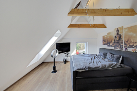 Doppelhaushälfte mit Wellness-Extras und Wohlfühlgarten - Schlafzimmer im DG (71225)