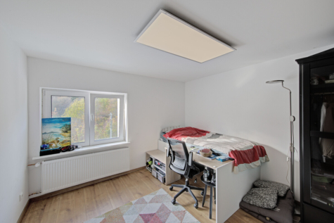 Doppelhaushälfte mit Wellness-Extras und Wohlfühlgarten - Kinderzimmer im OG (71220)