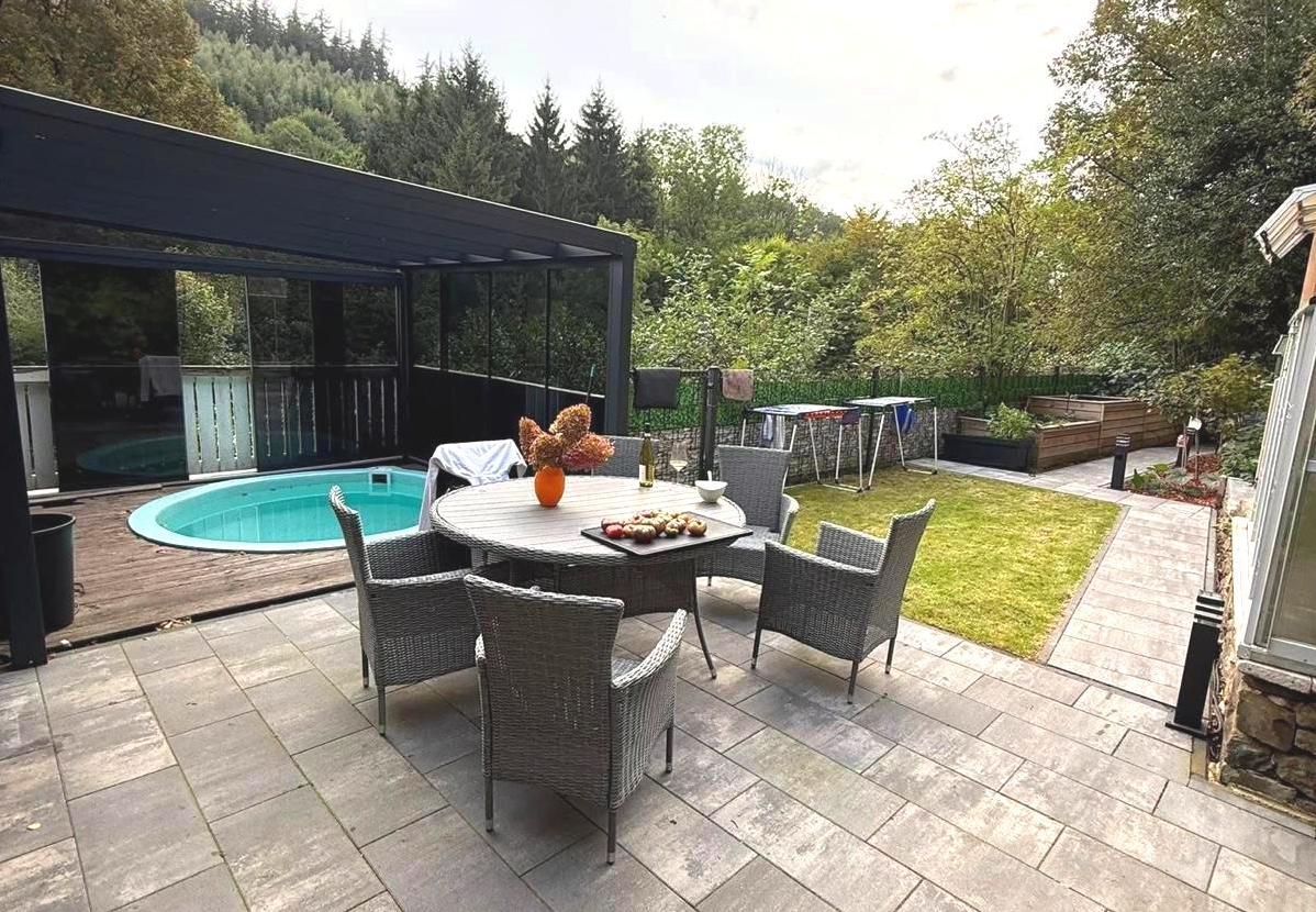 Sonnenterrasse mit Pool