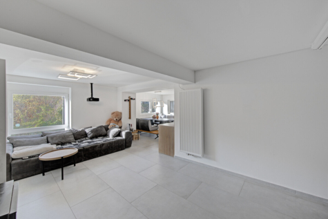 Doppelhaushälfte mit Wellness-Extras und Wohlfühlgarten - Wohnzimmer im EG (71211)