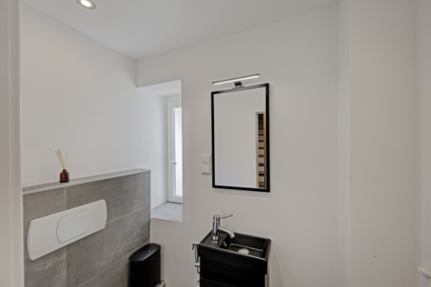 Doppelhaushälfte mit Wellness-Extras und Wohlfühlgarten - Gäste-WC im EG (71217)