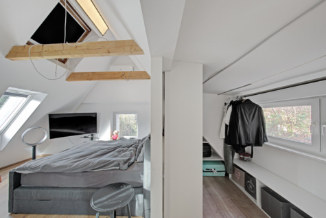 Doppelhaushälfte mit Wellness-Extras und Wohlfühlgarten - Schlafzimmer u. Ankleide im DG (71228)