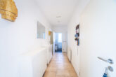 Wohntraum trifft Vielseitigkeit Maisonette mit Garage, & eigenständigem Studio - Diele