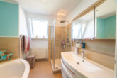 Wohntraum trifft Vielseitigkeit Maisonette mit Garage, & eigenständigem Studio - Badezimmer