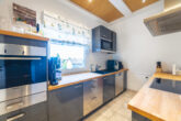 Wohntraum trifft Vielseitigkeit Maisonette mit Garage, & eigenständigem Studio - Küche