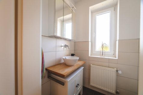 Wohntraum trifft Vielseitigkeit Maisonette mit Garage, & eigenständigem Studio - Gäste-WC (71157)