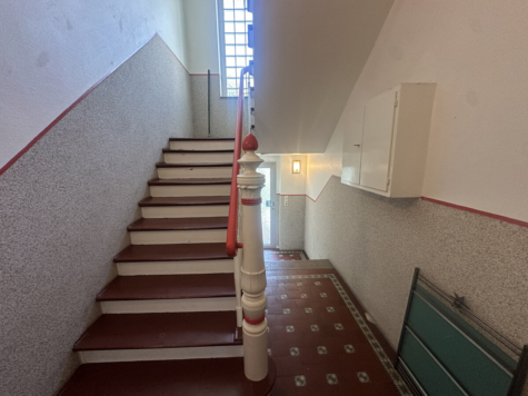 Charmante Altbauwohnung mit durchdachter Raumaufteilung - Treppenhaus (69779)