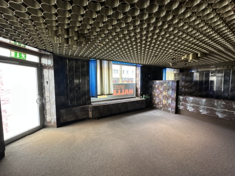 Charakterstarke Gewerbeeinheit für Gastronomie, Lounge oder Showroom - Blick zum Eingang (69787)