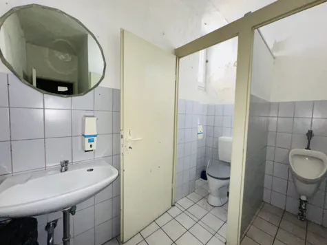 Charakterstarke Gewerbeeinheit für Gastronomie, Lounge oder Showroom - Sanitärbereich (71661)