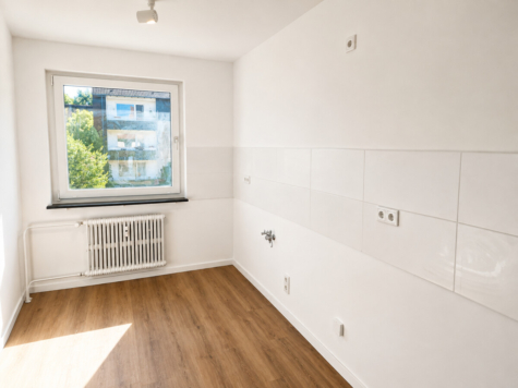 Moderne 3-Zimmer-Wohnung mit Balkon – frisch renoviert - Küche (69688)