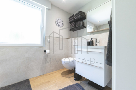 Exklusives Wohnen für Familien! - Badezimmer im Obergeschoss (70374)