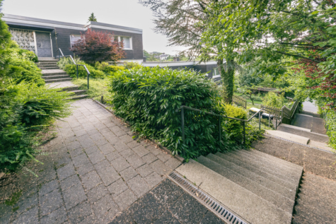 Ein Bungalow zum Verlieben. Einfamilienhaus mit viel Platz und Charisma. - Zugang zum Haus (70614)