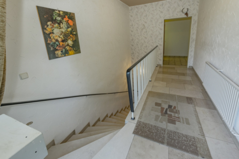 Ein Bungalow zum Verlieben. Einfamilienhaus mit viel Platz und Charisma. - Eingangsbereich (70595)