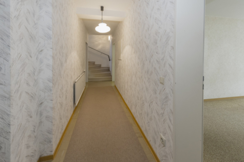 Ein Bungalow zum Verlieben. Einfamilienhaus mit viel Platz und Charisma. - Flurbereich Kellergeschoss (70608)