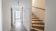 *Provisionsfrei für den Käufer* Modernes Reihenmittelhaus! - Diele im Obergeschoss