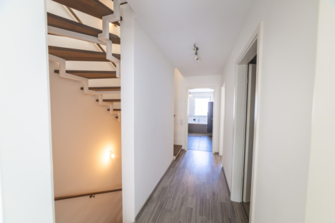 *Provisionsfrei für den Käufer* Modernes Reihenmittelhaus! - Diele im Obergeschoss (70208)
