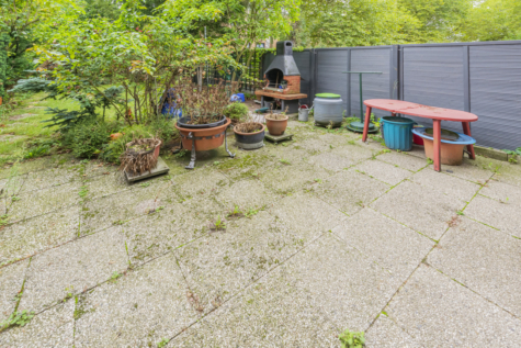 Charmantes Reihenmittelhaus mit Garten – Renovierungsbedürftiges Juwel mit Kellerbar- - Bild (70880)