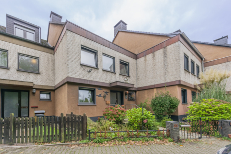 Charmantes Reihenmittelhaus mit Garten – Renovierungsbedürftiges Juwel mit Kellerbar- - Nette Nachbarn inklusive! (70842)