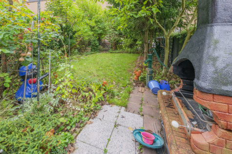 Charmantes Reihenmittelhaus mit Garten – Renovierungsbedürftiges Juwel mit Kellerbar- - Bild (70885)