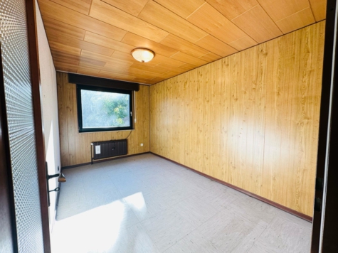Charmantes Reihenmittelhaus mit Garten – Renovierungsbedürftiges Juwel mit Kellerbar- - 2 Kinderzimmer (70858)