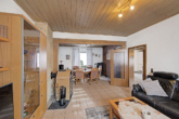 Wohnbereich mit Blick zum Esszimmer