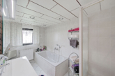 Badezimmer im Erdgeschoss