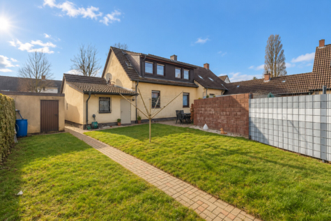 ZECHENHAUS MIT CHARAKTER – 5 ZIMMER, KAMIN, GARTEN & GARAGE - Gartenansicht (Wetter digital optimiert) (69847)