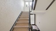 Ihr Rückzugsort mit Balkon: gemütliche Wohnung im Hochparterre - Treppenhaus