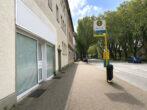 Helle Bürofläche mit Schaufensterfront - Außenansicht